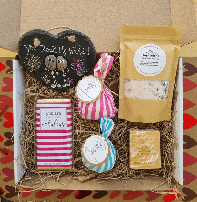Luxury Irish Hamper with Handcrafted Pebble Art Slate