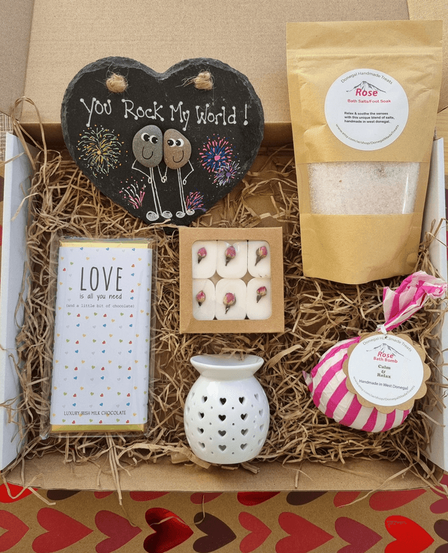 Luxury Irish Hamper with Pebble Art Slate 