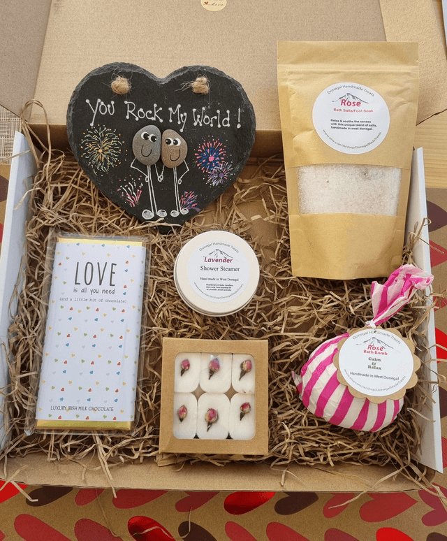 Luxury Irish Hamper with Pebble Art Slate 