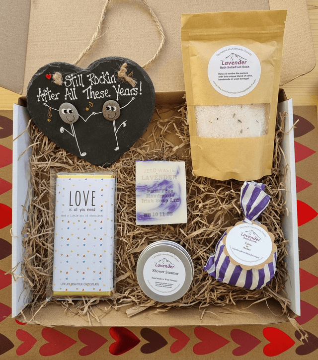 Luxury Irish Hamper with Handcrafted Pebble Art Slate